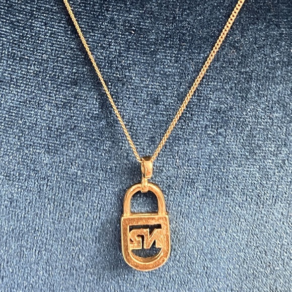 NINA RICCI Signature “NR” w/Crystals Charm on Branded Necklace, EUC - Picture 8 of 9